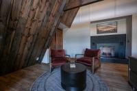 Cove Creek Lodge 207 Standard Double Queen Fireplace Room - B&B Oakland