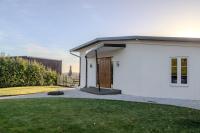 Luxury Villa - Private Pool and Lake View - Bed and Breakfast Nacka