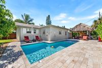 Boho Tiki Villa w Heated Saltwater Pool, King Beds & 6TVs - B&B