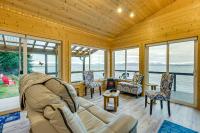 Deck and Panoramic Views Bayfront House in Homer! - Bed and Breakfast