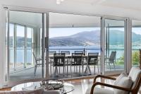 House on the Hillside with City Views Sleeps 12 - Bed and Breakfast Howrah