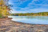 Lakefront Hartwell Retreat with Gas Grill and Deck! - B&B Hartwell