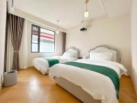 Double or Twin Room with Bathroom