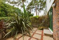 Bassett Home - Double Room And Free Parking - B&B