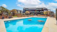 Modern Retreat in Waterfall Midrand with Pool & Restaurant - B&B