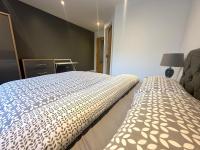 Silver Bay Apartment- Central, Private Parking, Fast Wifi - B&B