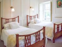 Standard Twin Room with Garden View