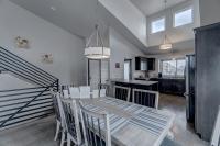 Executive Golf Club Red Rocks Home, Locally Owned! - B&B