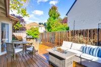 Near Shops & Cafes: Beaverton Haven w/ Luxe Decor! - B&B Beaverton