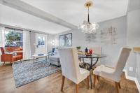 Renovated townhome on bike path includes bikes - B&B