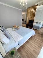 ЖК BRAUN рейки стильная квартира напротив ТРЦ MEGA ALMA-ATA по Розыбакиева - Chambres d'hôtes Almaty