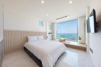 Double Room with Sea View 4