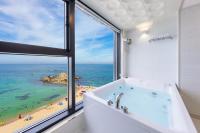 Double Room with Sea View 5