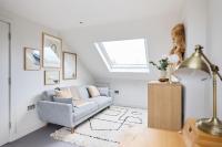The Fulham Classic - Spacious 4BDR House with Balcony and Garden - Ferienwohnung