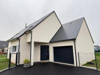 Les Voiles, maison bien équipée 10 p 2 sdb spacieuse lumineuse avec jardin clos, garage, terrasse, parking à 950 m de la plage d'Asnelles et tous commerces, près de Bayeux et Arromanches - Chambres d’hôtes