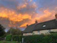 Swan Cottage, 5-Bedroom, Canal View, River, Private gardens, Free Parking's, WiFi, Oxford - Chambres d'hôtes Oxford