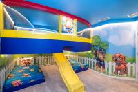 Spacious 10BR Villa Movie Theater and Themed Rooms - 16295 - Chambres d'hôtes Orlando
