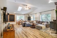 Forest-View Retreat Grill and Fireplace in Sonora - B&B