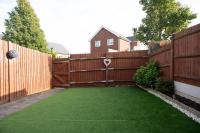 Cosy townhouse, new build, 4 bedrooms, Sleeps 8, Free Parking - Chambres d'hôtes Northfleet