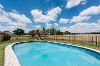 Burrundulla Farmhouse - Tranquil Country Allure - B&B Mudgee