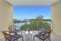 Water View Modern Three-level Townhouse in Carrara - Bed and Breakfast Gold Coast