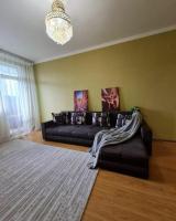 2-х комнатная квартира в ЖК Куат возле ТРЦ МЕГА по Розыбакиева - Chambres d'hôtes Almaty