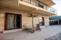 One-Bedroom Apartment with Pool View