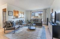 Vibrant Downtown, King Bed, Work Desk & Kitchen - B&B