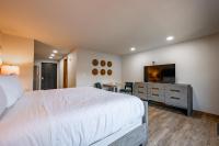 Cove Creek Lodge 105 Poolside Executive King Suite - Chambres d’hôtes Oakland