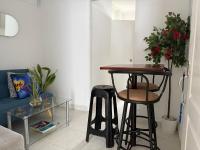 Excelente estudio en el barrio el Laguito - B&B