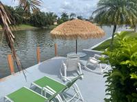 Hidden Secret Waterfront Retreat - B&B Cape Coral