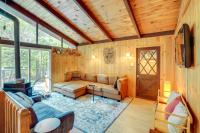 Treehouse Chalet Near Mt Snow with On-Site Trails! - B&B