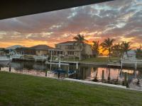 WATER WATER WATER - newly renovated 3BR, 2 bath canal front home in Punta Gorda Isles - Chambres d'hôtes Punta Gorda