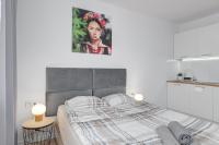 Andersena 190 B - 12 piętro - 10 min CMKP - 5 min Metro - 15 min Centrum - B&B Varsavia