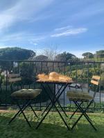 Charmant duplex au calme avec parking - Bed and Breakfast