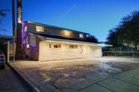 Large House, 15 Beds, Heated Pool, Hot Tub, BBQ, Close to Strip - B&B Las Vegas