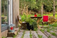 Studio mit Poolblick