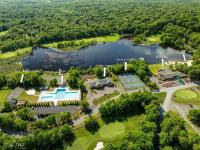 Cozy Poconos Retreat Hot tub, Game room and igloo - B&B Tobyhanna
