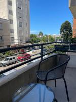 Stylish Apartment with Balcony Cozy Stay in excellent Location - Chambres d'hôtes Montevideo
