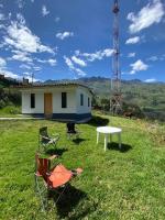 Casa con impresionante vista a las montañas y cascada en Canta - Chambres d'hôtes Canta
