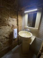 Nina s House Charming Loft in 700-Year-Old Gem in heart of Byblos - Chambres d'hôtes Byblos