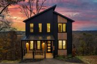 New Haven Luxurious 4Bd 5B Ensuite Cabin with Indoor Pool, HotTub, Theater and Game Room - Chambres d'hôtes Sevierville