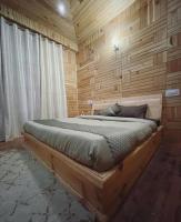 Deluxe Double Room (2 Adults + 1 Child)