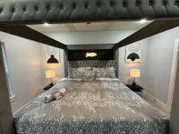 Spacious Modern Townhome w Indoor Court, King Beds & Huge TVs! - Chambres d’hôtes Houston