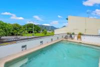Madison Magic - Waterfront Balcony Haven with Pool - Ferienwohnung Cairns