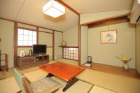 Tweepersoonskamer in Japanse Stijl met 2 Aparte Bedden en Gedeelde Badkamer