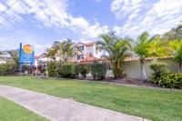 Bay Breeze 18, 1 Trafalgar St - ground floor, air con and complex pool - B&B
