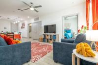 Stunning Top Floor 2 Bdrm 2 Bath City View Apt King Bed Free Parking Pool Gym - B&B San Antonio
