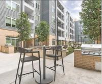 Stunning Top Floor 2 Bdrm 2 Bath City View Apt King Bed Free Parking Pool Gym - B&B San Antonio