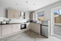 Brand new 3 Bedroom House - Ferienwohnung